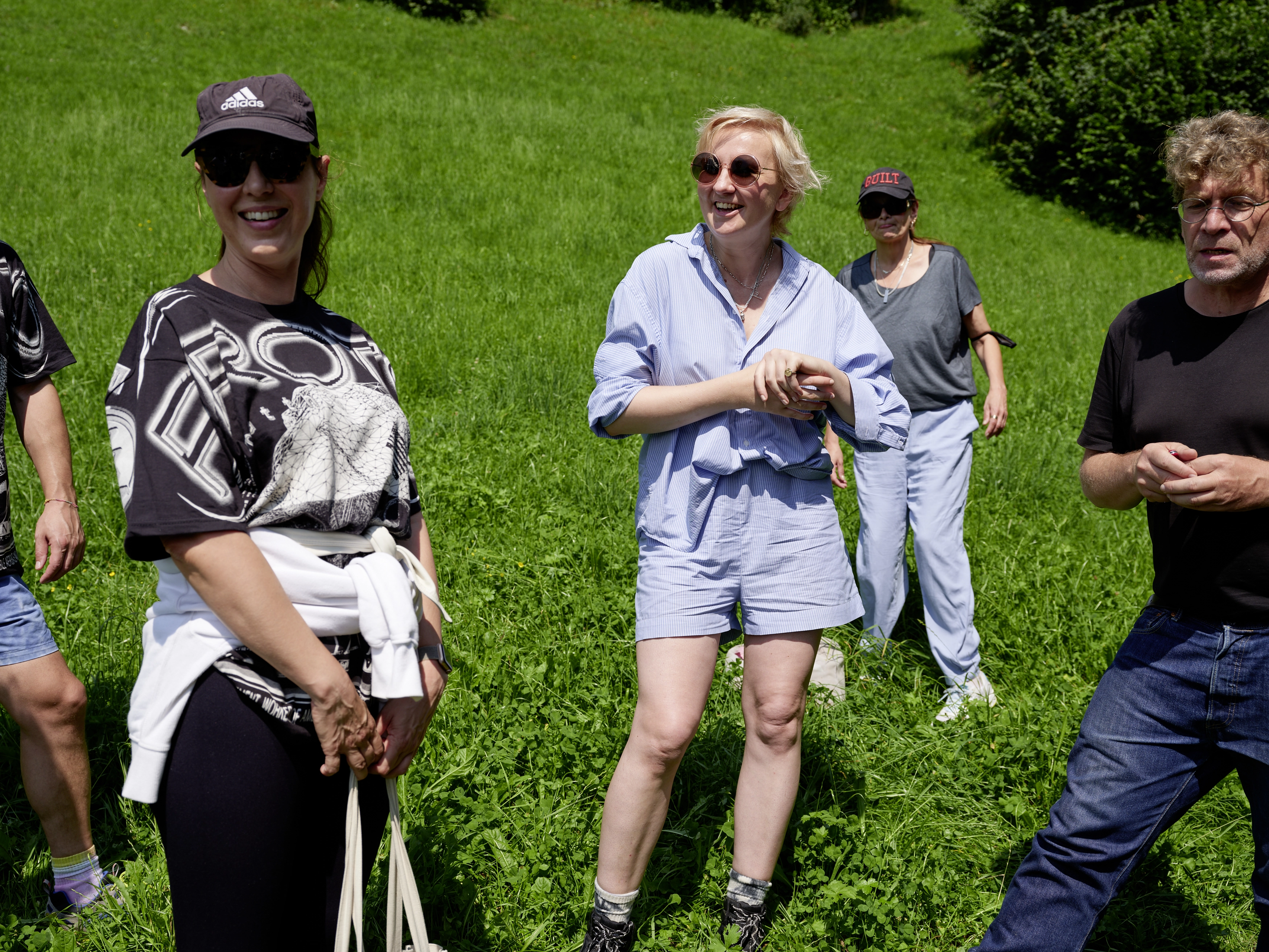 Maria Loboda – An exhausted Dr. John Dee enjoys the view towards the lake, 2021 – Photo: David Aebi